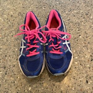 Girls ASICS running shoes - size 5.5